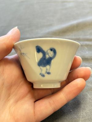 A large collection of 33 Chinese blue, white and Imari-style cups and 43 saucers, 17/19th C. — 照片 141