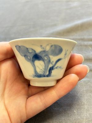 A large collection of 33 Chinese blue, white and Imari-style cups and 43 saucers, 17/19th C. — 照片 143