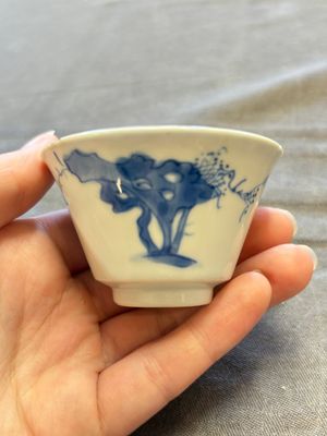 A large collection of 33 Chinese blue, white and Imari-style cups and 43 saucers, 17/19th C. — 照片 147