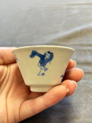 A large collection of 33 Chinese blue, white and Imari-style cups and 43 saucers, 17/19th C. — 照片 148