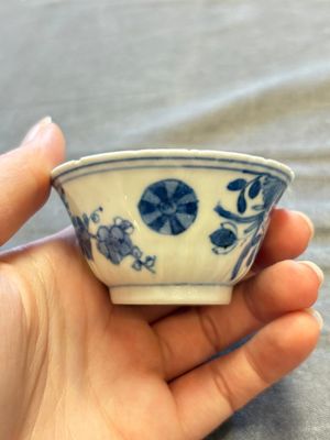 A large collection of 33 Chinese blue, white and Imari-style cups and 43 saucers, 17/19th C. — 照片 151