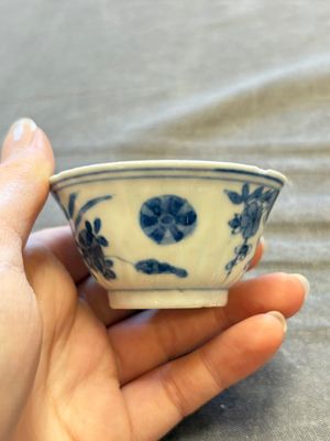 A large collection of 33 Chinese blue, white and Imari-style cups and 43 saucers, 17/19th C. — 照片 153