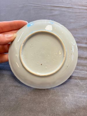 A large collection of 33 Chinese blue, white and Imari-style cups and 43 saucers, 17/19th C. — 照片 16