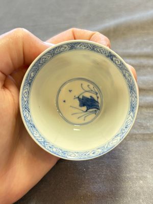 A large collection of 33 Chinese blue, white and Imari-style cups and 43 saucers, 17/19th C. — 照片 177
