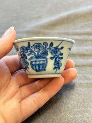 A large collection of 33 Chinese blue, white and Imari-style cups and 43 saucers, 17/19th C. — 照片 180