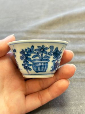 A large collection of 33 Chinese blue, white and Imari-style cups and 43 saucers, 17/19th C. — 照片 182
