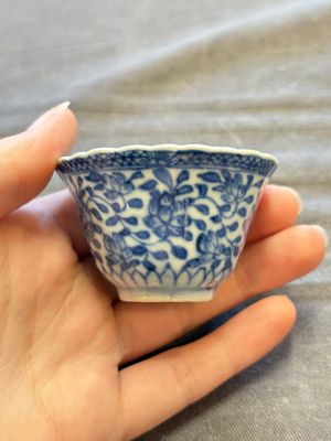 A large collection of 33 Chinese blue, white and Imari-style cups and 43 saucers, 17/19th C. — 照片 190