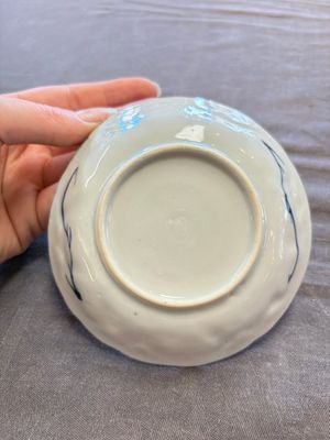 A large collection of 33 Chinese blue, white and Imari-style cups and 43 saucers, 17/19th C. — 照片 20