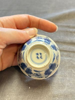 A large collection of 33 Chinese blue, white and Imari-style cups and 43 saucers, 17/19th C. — 照片 201