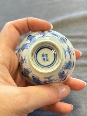 A large collection of 33 Chinese blue, white and Imari-style cups and 43 saucers, 17/19th C. — 照片 213