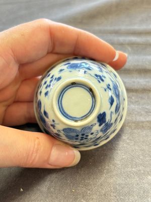A large collection of 33 Chinese blue, white and Imari-style cups and 43 saucers, 17/19th C. — 照片 225
