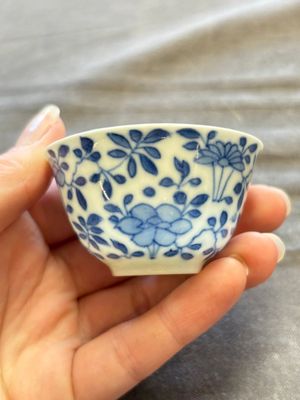 A large collection of 33 Chinese blue, white and Imari-style cups and 43 saucers, 17/19th C. — 照片 228