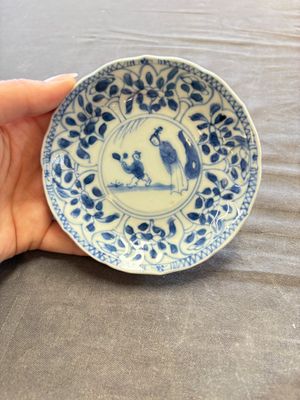 A large collection of 33 Chinese blue, white and Imari-style cups and 43 saucers, 17/19th C. — 照片 23