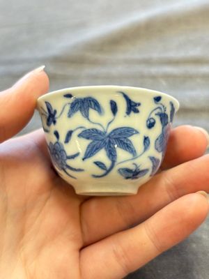 A large collection of 33 Chinese blue, white and Imari-style cups and 43 saucers, 17/19th C. — 照片 232