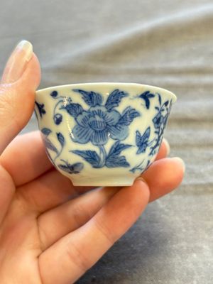 A large collection of 33 Chinese blue, white and Imari-style cups and 43 saucers, 17/19th C. — 照片 233