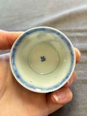A large collection of 33 Chinese blue, white and Imari-style cups and 43 saucers, 17/19th C. — 照片 242