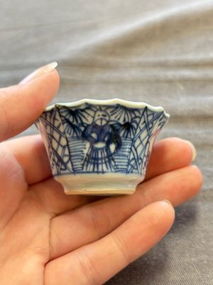 A large collection of 33 Chinese blue, white and Imari-style cups and 43 saucers, 17/19th C. — 照片 244
