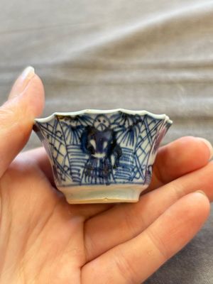 A large collection of 33 Chinese blue, white and Imari-style cups and 43 saucers, 17/19th C. — 照片 246
