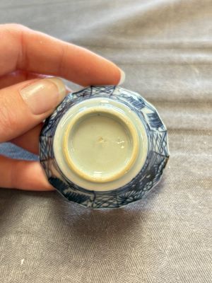 A large collection of 33 Chinese blue, white and Imari-style cups and 43 saucers, 17/19th C. — 照片 249