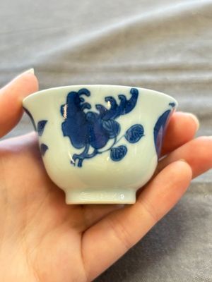 A large collection of 33 Chinese blue, white and Imari-style cups and 43 saucers, 17/19th C. — 照片 256