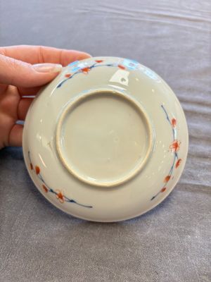 A large collection of 33 Chinese blue, white and Imari-style cups and 43 saucers, 17/19th C. — 照片 26