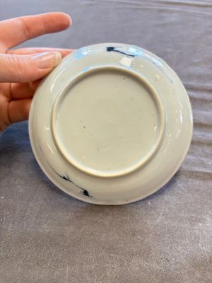 A large collection of 33 Chinese blue, white and Imari-style cups and 43 saucers, 17/19th C. — 照片 32