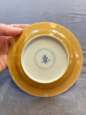 A large collection of 33 Chinese blue, white and Imari-style cups and 43 saucers, 17/19th C. — 照片 42