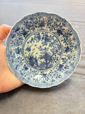 A large collection of 33 Chinese blue, white and Imari-style cups and 43 saucers, 17/19th C. — 照片 43