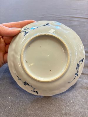 A large collection of 33 Chinese blue, white and Imari-style cups and 43 saucers, 17/19th C. — 照片 44