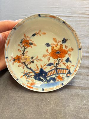 A large collection of 33 Chinese blue, white and Imari-style cups and 43 saucers, 17/19th C. — 照片 5