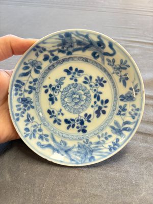 A large collection of 33 Chinese blue, white and Imari-style cups and 43 saucers, 17/19th C. — 照片 51