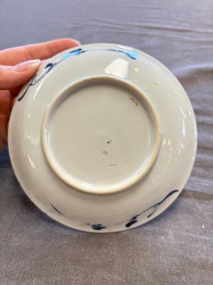 A large collection of 33 Chinese blue, white and Imari-style cups and 43 saucers, 17/19th C. — 照片 58