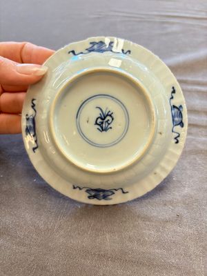A large collection of 33 Chinese blue, white and Imari-style cups and 43 saucers, 17/19th C. — 照片 66
