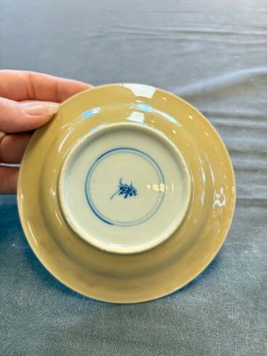 A large collection of 33 Chinese blue, white and Imari-style cups and 43 saucers, 17/19th C. — 照片 68