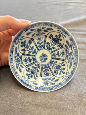 A large collection of 33 Chinese blue, white and Imari-style cups and 43 saucers, 17/19th C. — 照片 69