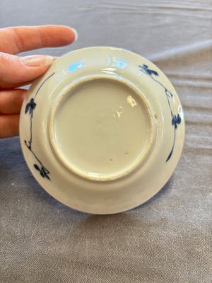 A large collection of 33 Chinese blue, white and Imari-style cups and 43 saucers, 17/19th C. — 照片 70