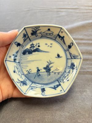 A large collection of 33 Chinese blue, white and Imari-style cups and 43 saucers, 17/19th C. — 照片 77