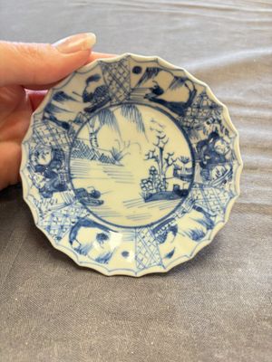 A large collection of 33 Chinese blue, white and Imari-style cups and 43 saucers, 17/19th C. — 照片 79