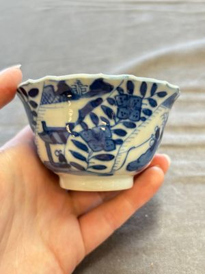 A large collection of 33 Chinese blue, white and Imari-style cups and 43 saucers, 17/19th C. — 照片 90