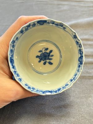 A large collection of 33 Chinese blue, white and Imari-style cups and 43 saucers, 17/19th C. — 照片 91