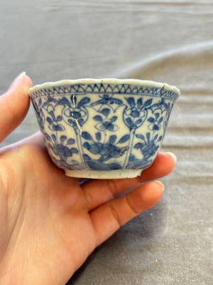 A large collection of 33 Chinese blue, white and Imari-style cups and 43 saucers, 17/19th C. — 照片 94