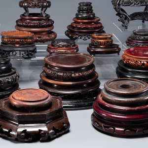 A large collection of 54 varied Chinese wooden stands, 19/20th C. — 照片 9