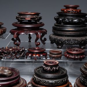 A large collection of 58 varied Chinese wooden stands, 19/20th C. — 照片 7
