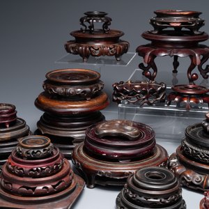 A large collection of 58 varied Chinese wooden stands, 19/20th C. — 照片 9