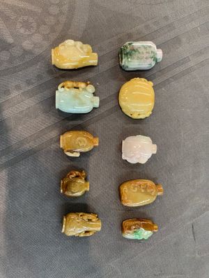A large collection of 60 Chinese jadeite snuff bottles, 20th C. — photo 1