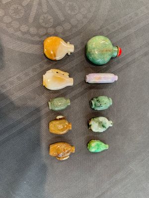 A large collection of 60 Chinese jadeite snuff bottles, 20th C. — photo 12