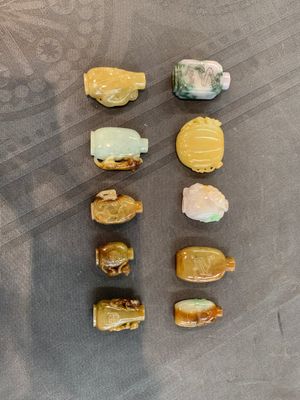 A large collection of 60 Chinese jadeite snuff bottles, 20th C. — photo 2