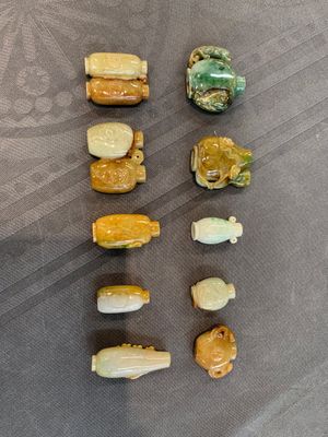 A large collection of 60 Chinese jadeite snuff bottles, 20th C. — photo 3