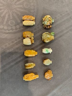 A large collection of 60 Chinese jadeite snuff bottles, 20th C. — photo 4