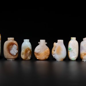 A large collection of 60 Chinese jadeite snuff bottles, 20th C. — photo 12
